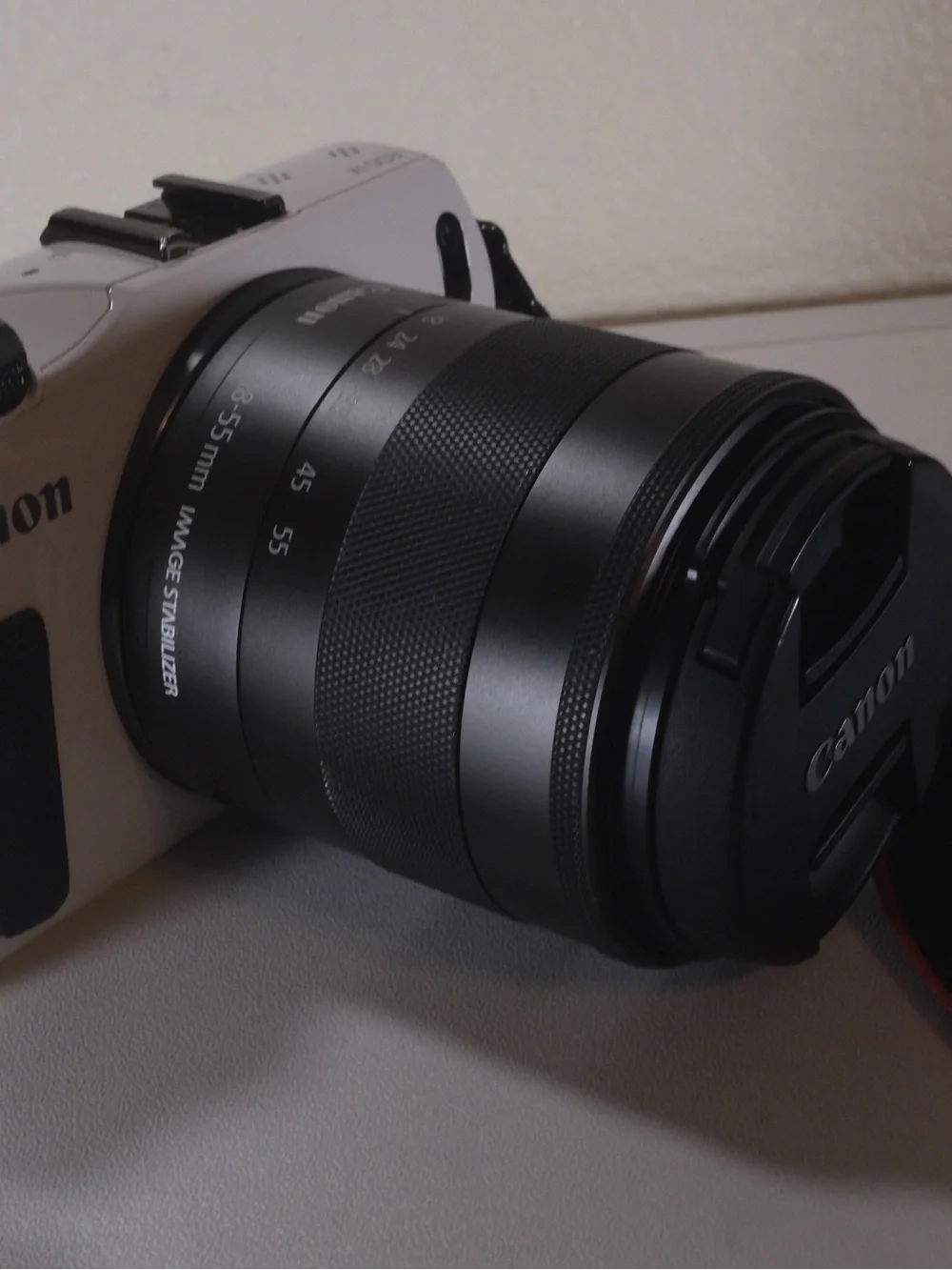 Canon EOS M White 18MP Mirrorless Camera w/ EF-M 18-55mm & charger/batteries